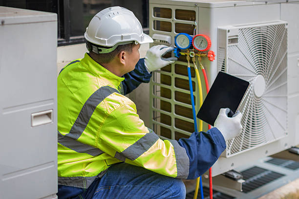 Professional Hvac technician working in Bellwood, VA